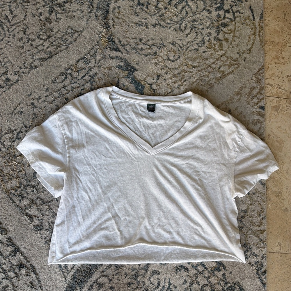 Wild Fable White V-Neck Short Sleeve Tee